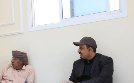 محافظ حضرموت الأستاذ مبخوت بن ماضي يقدّم واجب العزاء في وفاة الشخصية الاجتماعية الشيخ عيضة بن صالح بن مرعي بن ماضي