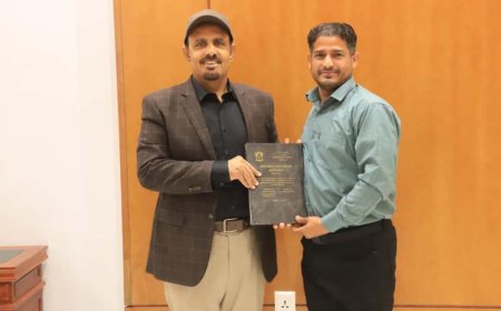 محافظ حضرموت الأستاذ مبخوت بن ماضي يتسلم رسالة ماجستير  تدعو لمعالجة القصور القانوني في المسؤولية الجنائية لذوي العاهة العقلية