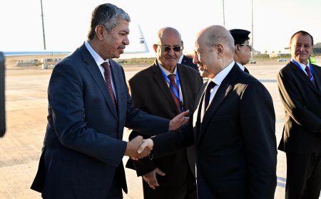 رئيس مجلس القيادة يختتم زيارته إلى القاهرة بعد مشاركته في افتتاح المتحف المصري الكبير