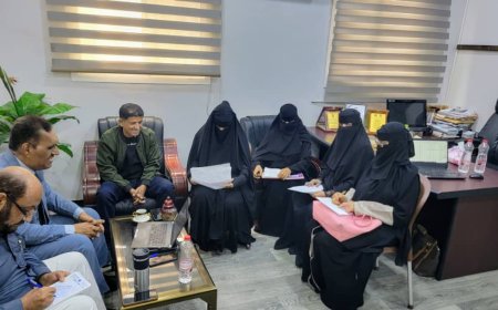 حلقة نقاش في كلية اللغات بجامعة عدن حول استخدام تطبيقات جوجل في إعداد استمارات التقييم