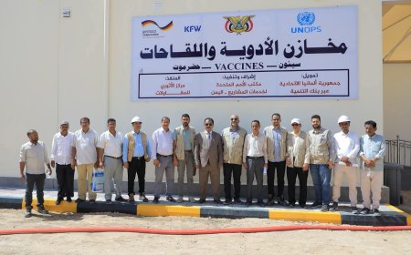الوكيل العامري يشهد استلام مخازن الأدوية واللقاحات بوادي حضرموت بعد اعادة تأهيلها 