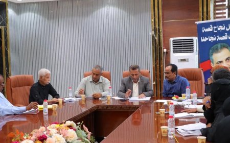 مدير عام خورمكسر يبحث مع وكيل عدن لشؤون المشاريع مستوى تنفيذ البرنامج الاستثماري لعام 2025