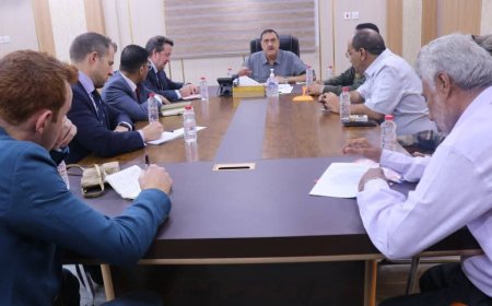 اللواء مطهر الشعيبي يستقبل وفداً بريطانياً رفيع المستوى لبحث التعاون الأمني وأوضاع المهاجرين الأفارقة.