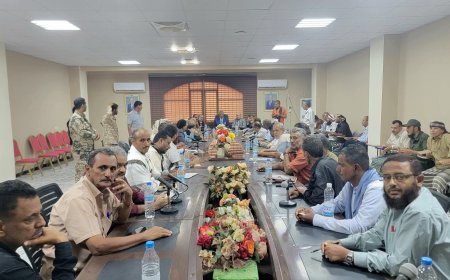 اجتماع في لحج يناقش تطوير القطاعين الصناعي والتجاري وتعزيز الرقابة على الأسواق