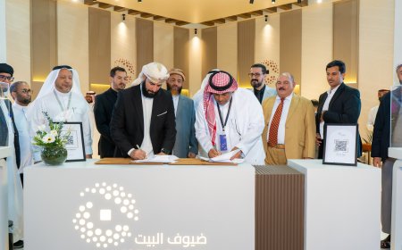 بحضور وزير الأوقاف والإرشاد.. توقيع اتفاقية خدمات الحجاج اليمنيين مع شركة "ضيوف البيت"