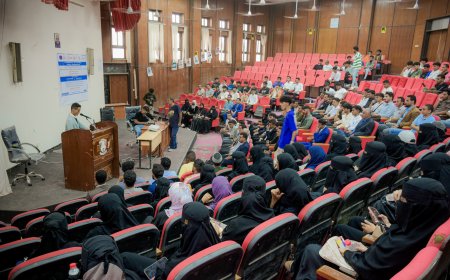 كلية الحقوق بجامعة عدن تحتضن جلسات حوارية حول بناء السلام والحوار الطلابي