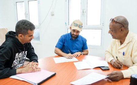 توقيع عقود المرحلة الثالثة من مشروع ترميم المنازل المتضررة في مديرية صيرة بعدن 