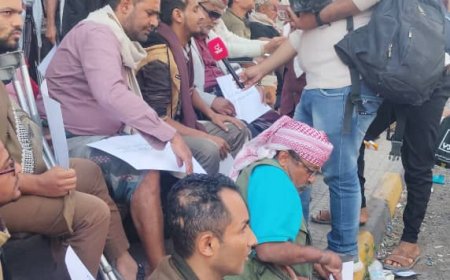 تعز.جرحى الجيش ينفذون وقفة احتجاجية غاضبة للمطالبة بصرف مستحقاتهم المالية، و تحسين أوضاعهم