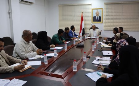 اجتماع في وزارة الصناعة والتجارة بعدن يناقش تشجيع الاستثمار في صناعة الأدوية وتوطين الصناعة الدوائية