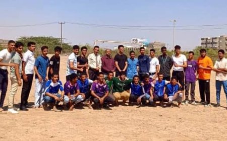 كلية الحقوق بجامعة عدن تدشن أنشطتها الطلابية للعام الجامعي الجديد بمباراة كروية