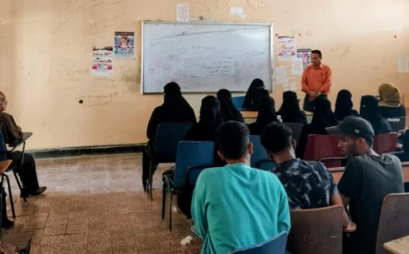 جمعية رعاية وتأهيل الصم ـ عدن تنظم دورة لتعليم لغة الإشارة في كلية الآداب بجامعة عدن