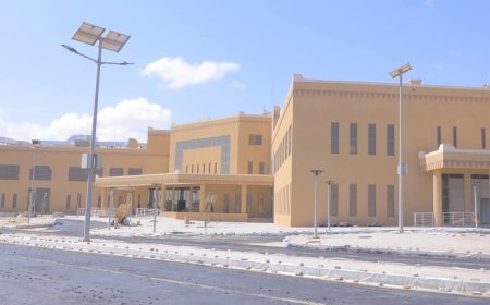 بدء أعمال السفلتة في مواقف مدينة الملك سلمان الطبية بالمهرة