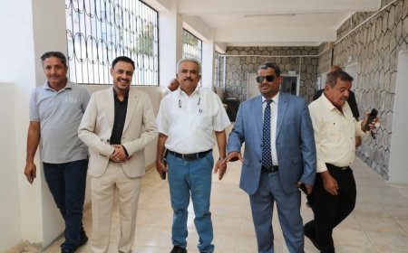 المحولي يطلع على سير العمل بمكتب التعليم الفني بالعاصمة عدن