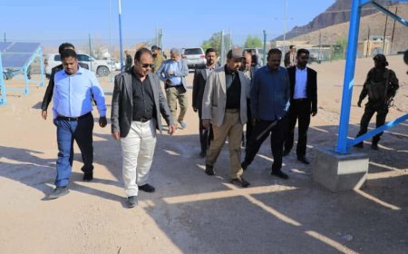 محافظ_حضرموت يطلع على مشروع الطاقة الشمسية لمياه سيئون وضواحيها