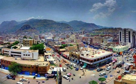 عاجل.. مسلحون مجهولون يستهدفون منزل الشيخ نبيل بهادر بقنابل شديدة الانفجار في تعز