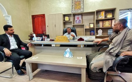 الوكيل الفني بمحافظة المهرة يلتقي مدير صندوق صيانة الطرق لبحث ملفات الطرق المتضررة