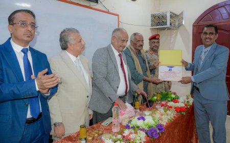 بحفاوة استثنائية… كلية اللغات بجامعة عدن تستقبل جموع المهنئين للدكتور الجعدني