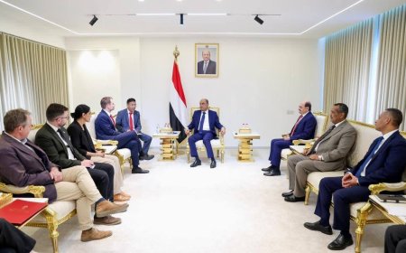 رئيس الوزراء   يعقد  جلسة مباحثات مع وزير الدولة البريطاني