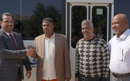المؤسسة الاقتصادية اليمنية تسلّم نادي تضامن حضرموت باصاً حديثاً لدعم أنشطته الرياضية