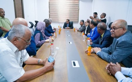 الوزيران السقطري والوالي يتفقدان سير العمل في المشاريع الإنشائية في المجمع الزراعي بعدن