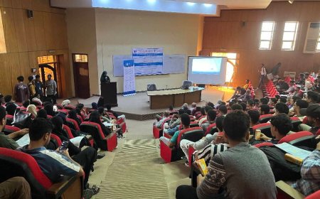 الاتحاد العام لطلاب جامعة عدن بالشراكة مع مؤسسة انسجام للتنمية يختتمان مشروع الجلسات الحوارية حول بناء السلام في رحاب كلية