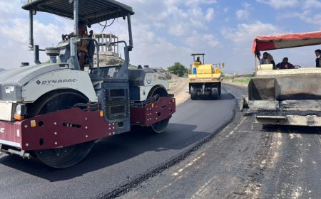 بدء أعمال سفلتة طريق الحصن – سد حسان باستخدام أول خلاطة أسفلتية بمنظومة الفلر صديقة للبيئة.