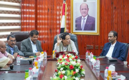 المهرة.. المحافظ يلتقي بقيادات المكونات والكيانات السياسية ويؤكد ضرورة توحيد الجهود للحفاظ على ألامن والاستقرار