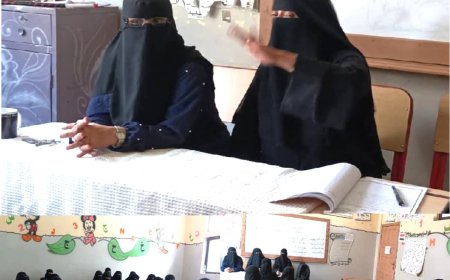 مديرة مجمع الحمزة بـ«تعز» تعقد اجتماعًا لمناقشة استكمال مقررات الفصل الأول وتنظيم الاختبارات