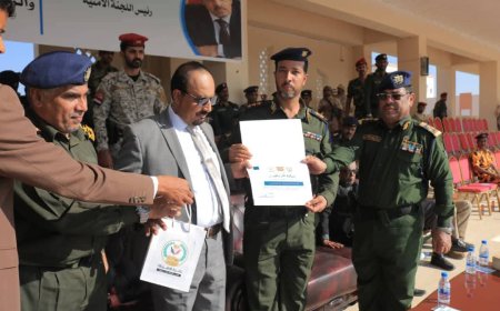 محافظ حضرموت يشهد الحفل الرسمي لاختتام دورة الاستجداد لدفعتين من طلاب كلية الشرطة