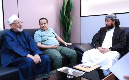 نائب وزير الأوقاف يناقش مع وكيل محافظة لحج خطط تطوير الأداء في قطاعات الوزارة المختلفة