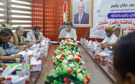 محافظ المهرة بن ياسر يترأس اجتماعًا استثنائيًا لإقرار الخطة والموازنة المقترحة لعام 2026