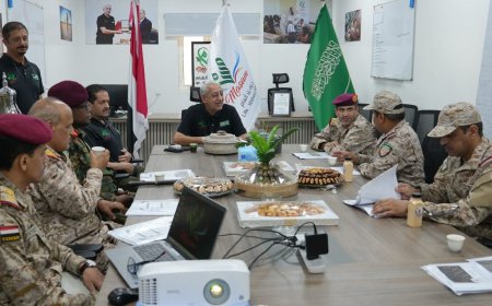 وفد عسكري رفيع يزور مقر مشروع «مسام» في ميدي ويشيد بجهوده الإنسانية في نزع الألغام