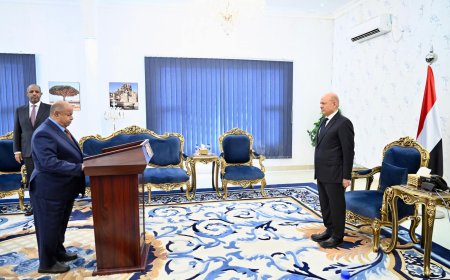 محافظ حضرموت يؤدي اليمين الدستورية أمام رئيس مجلس القيادة الرئاسي
