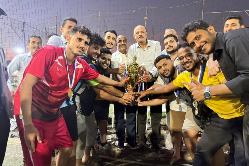 اليوبيل الذهبي لكلية الطب عدن يشهد فوز السنة السادسة ببطولة كرة القدم الخماسية&nbsp;