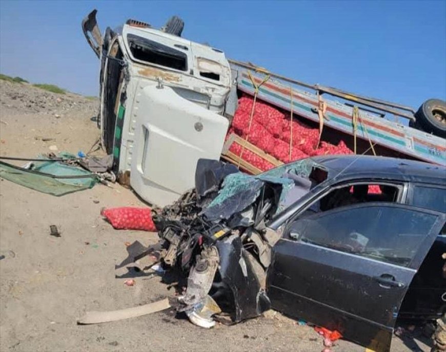 وفاة سائق كورولا إثر تصادم مروّع مع شاحنة على خط عدن – أبين