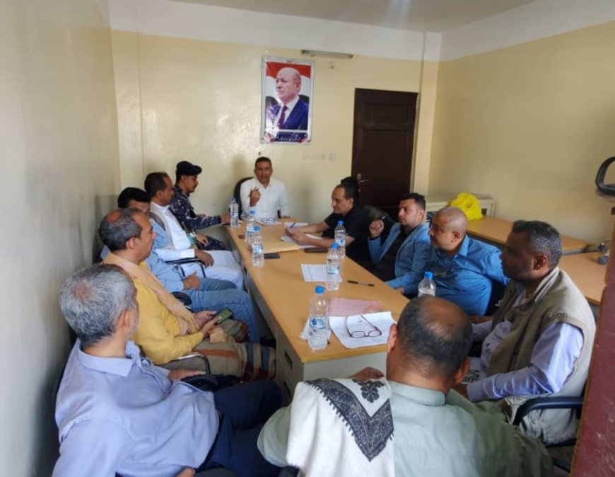 السلطة المحلية بمقبنة تدين جريمة الحوثيين في قرية حاضية وتطالب بحماية المدنيين ومحاسبة الجناة