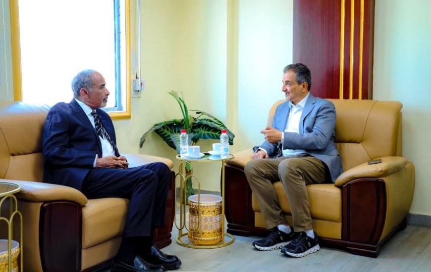 الفريق الركن الصبيحي يناقش مع وزير الدولة محافظ عدن جهود تحسين الخدمات