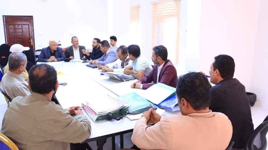 لقاء في تعز لبحث إدراج ضحايا “محرقة القاطرة” ضمن كشوفات شهداء وجرحى الحرب