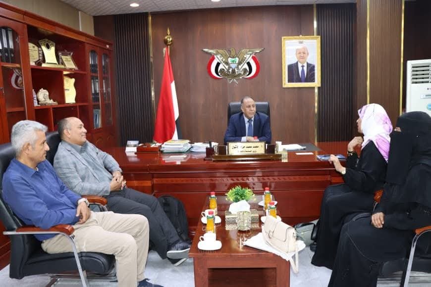 الوزير الأشول يناقش مع رئيسة الجهاز المركزي للإحصاء آليات تحديث قاعدة بيانات المنشآت الصناعية والتجارية