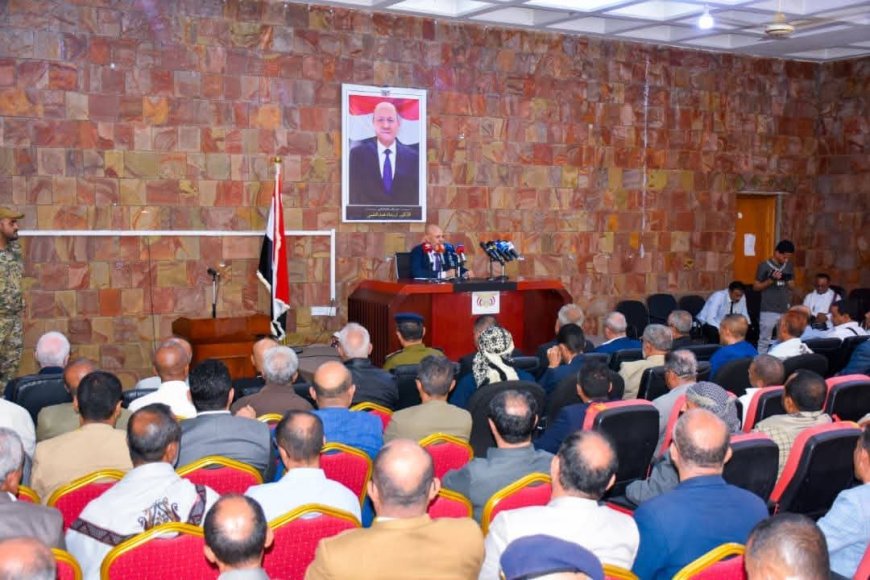 محافظ تعز يترأس لقاءً موسعاً لمناقشة التقرير الأولي لمستوى تنفيذ القرار الرئاسي رقم (11) لعام 2025م