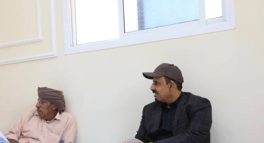 محافظ حضرموت الأستاذ مبخوت بن ماضي يقدّم واجب العزاء في وفاة الشخصية الاجتماعية الشيخ عيضة بن صالح بن مرعي بن ماضي