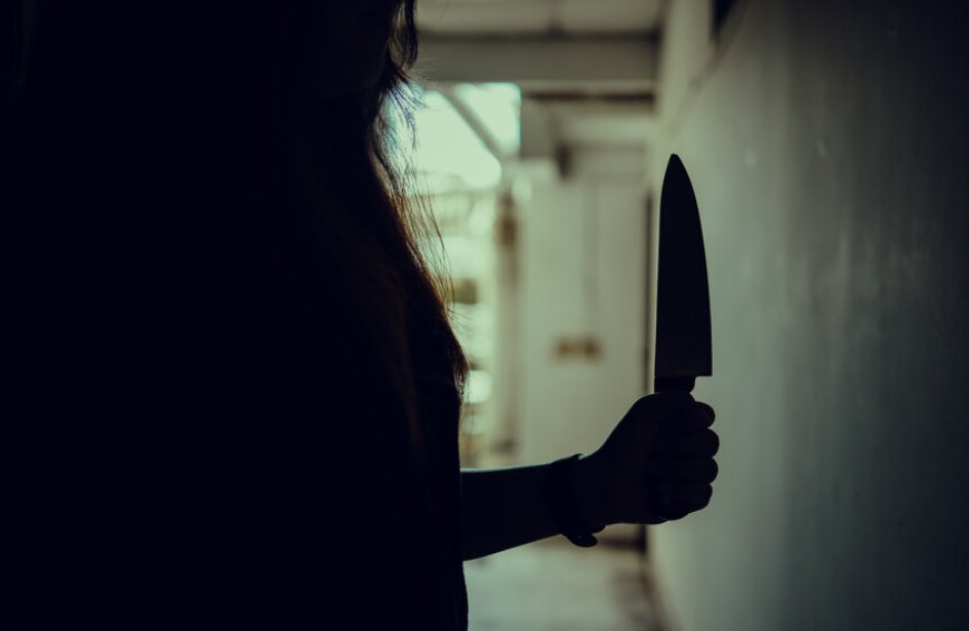 أغبى وأكسل سارق!!.. الشرطة الروسية تضبطه داخل منزل ضحيته هو على هذه الوضعية!