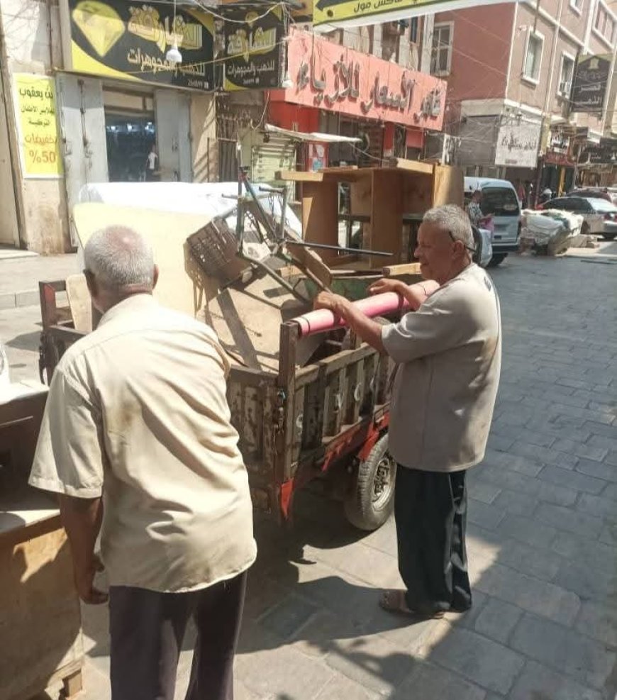 مكتب الأشغال العامة بصيرة ينفذ حملة لتنظيم الأسواق وإزالة العشوائيات بعدن