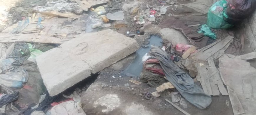 مياه المجاري تحاصر منازل المواطنين في حي عبدالقوي بالشيخ عثمان منذ ستة أشهر