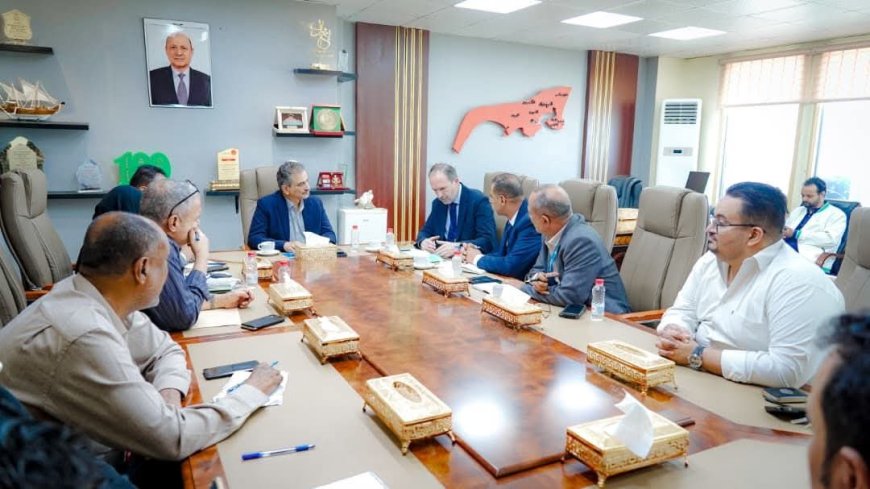 وزير الدولة محافظ عدن يناقش مع الـ (UNOPS) سير العمل في مشروع خط الخمسين