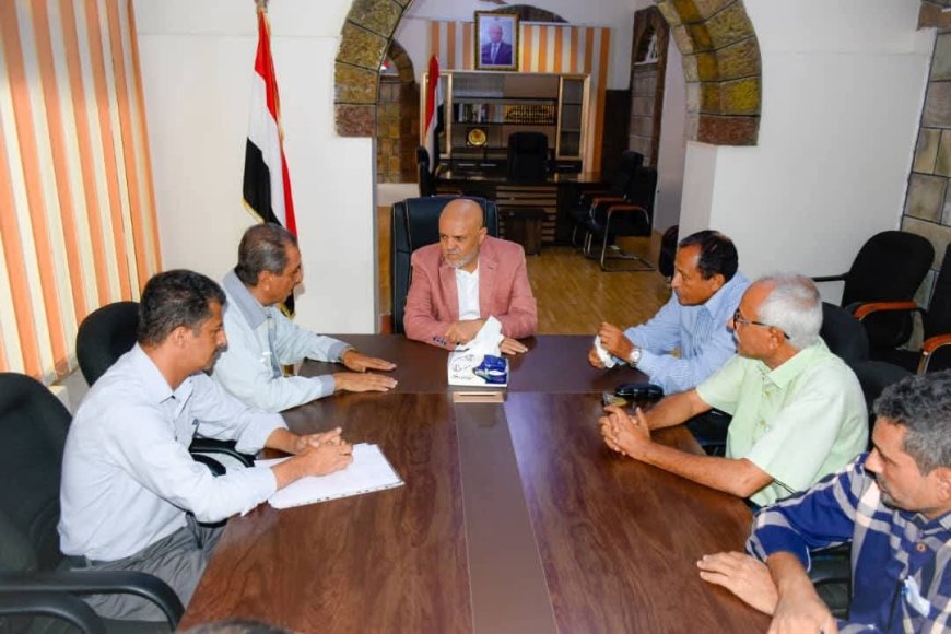 محافظ تعز يلتقي الفريق الهندسي المكلف بتحديث الدراسة لمحطة كهرباء عصيفرة والشبكة الخارجية