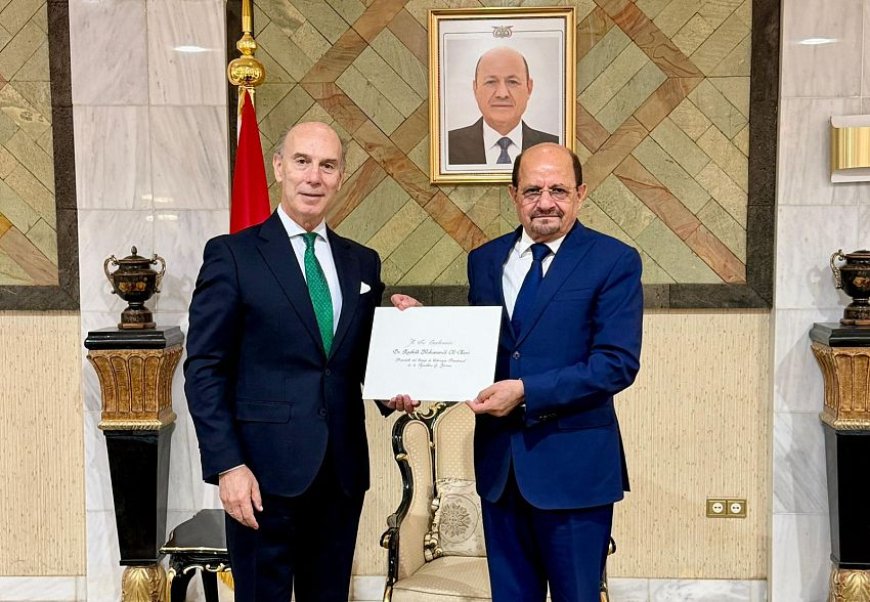 وزير الخارجية يتسلم نسخة من أوراق اعتماد السفير الاسباني