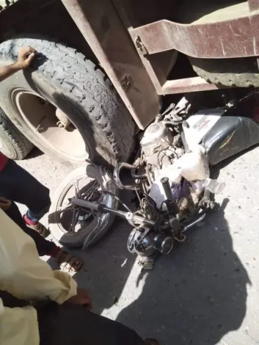 حادث مروع في تعز.. دراجة تنقسم نصفين بعد تصادم عنيف مع سيارة مسرعة!