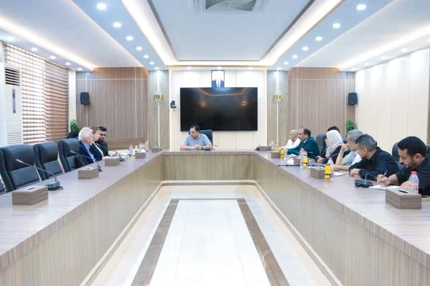 الوزير السقطري يبحث مع الوفد الهولندي تعزيز التعاون في المجالات الزراعية والمائية والسمكية