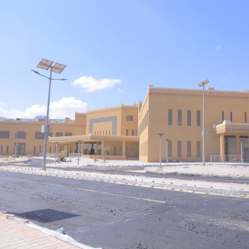 بدء أعمال السفلتة في مواقف مدينة الملك سلمان الطبية بالمهرة